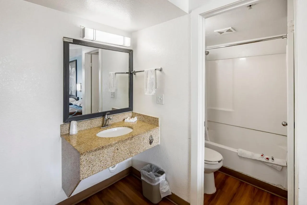 Super 8 By Wyndham Phoenix West