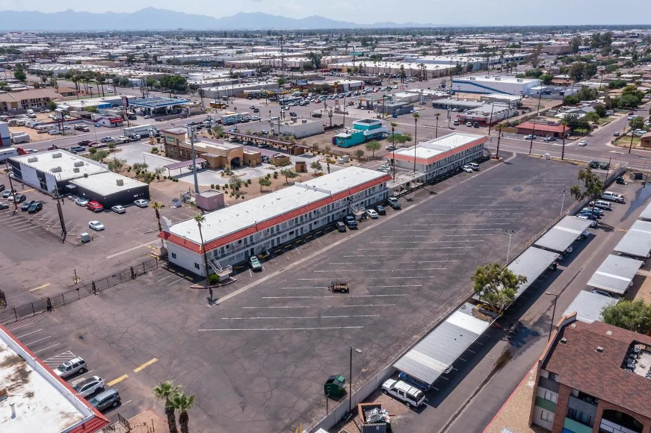Super 8 By Wyndham Phoenix West