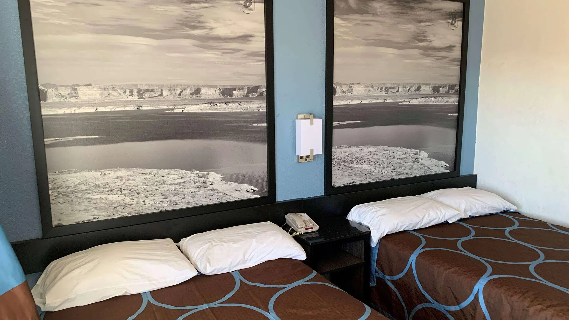 Super 8 By Wyndham Phoenix West Hotel