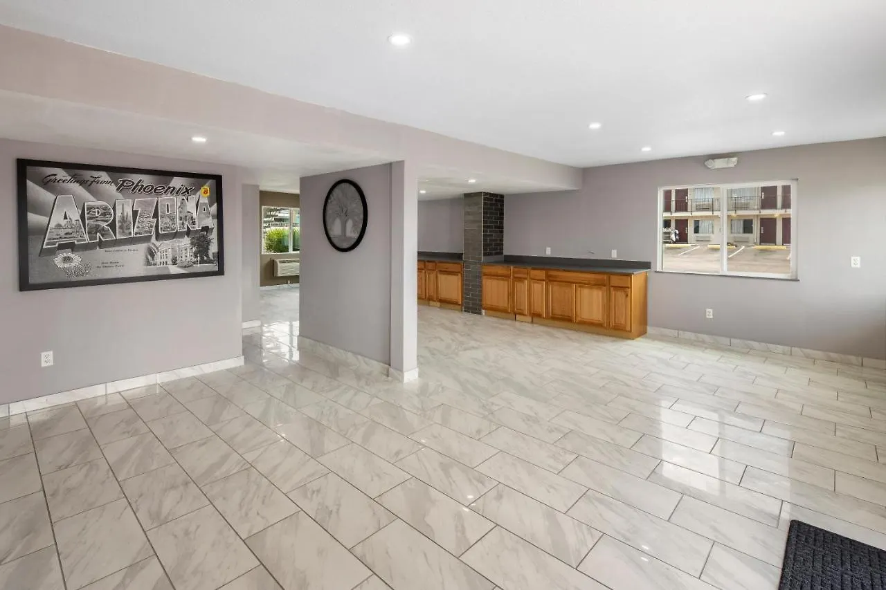 Super 8 By Wyndham Phoenix West