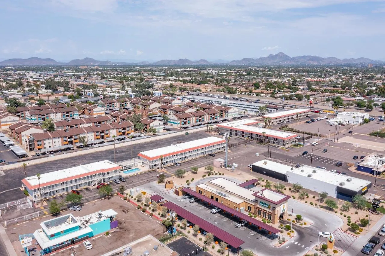 Super 8 By Wyndham Phoenix West Hotel