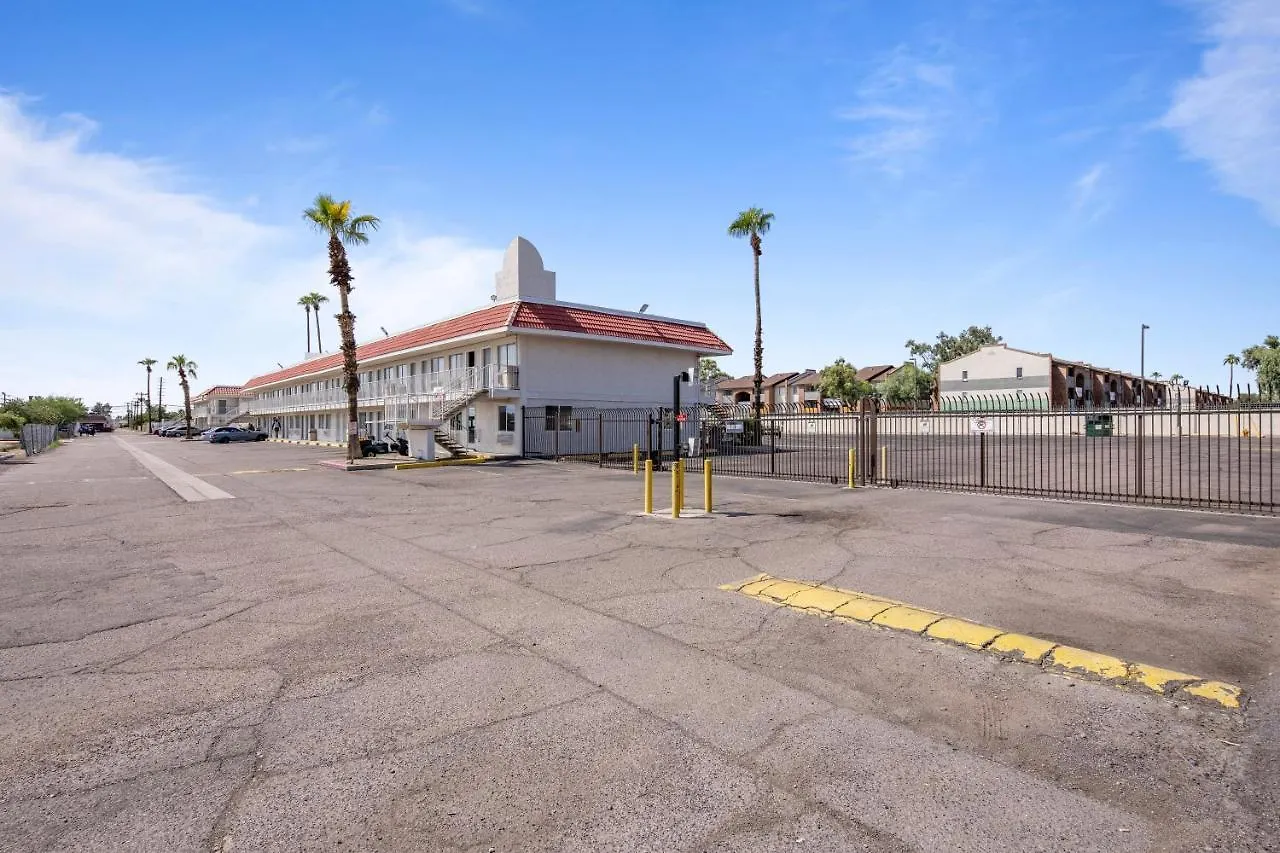 Super 8 By Wyndham Phoenix West Hotel